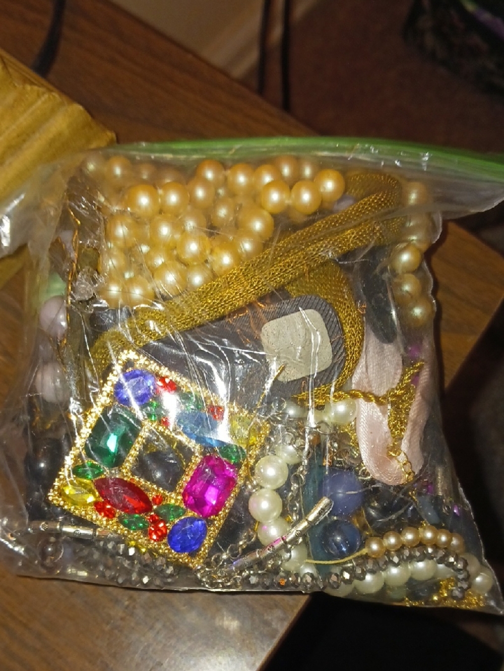 CRAFT AND WEARABLE JEWELRY LOT